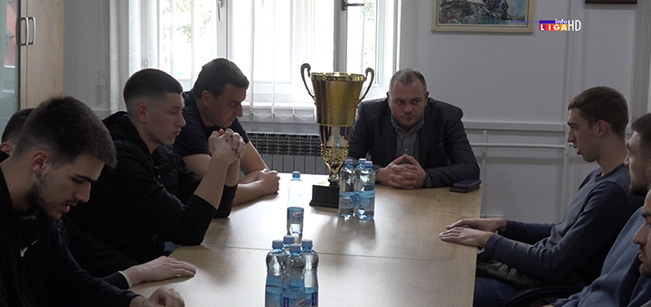il-kosarkasi1 Košarkaši OKK ''Ivanjica'' na prijemu kod predsednika opštine (VIDEO)