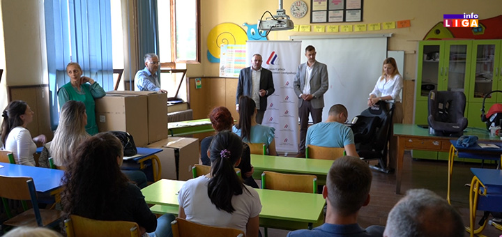 il-dodela-sedista1 Opština Ivanjica i Agencija za bezbednost saobraćaja donirali auto-sedišta za mališane u Prilikama (VIDEO)