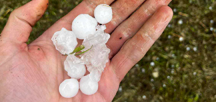 IL-Grad-dva Olujno nevreme praćeno gradom zahvatilo nekoliko sela u Ivanjici