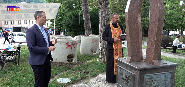il-spomenik3-1 Vidovdan u Ivanjici obeležen polaganjem venaca na spomen obeležja stradalima (VIDEO)