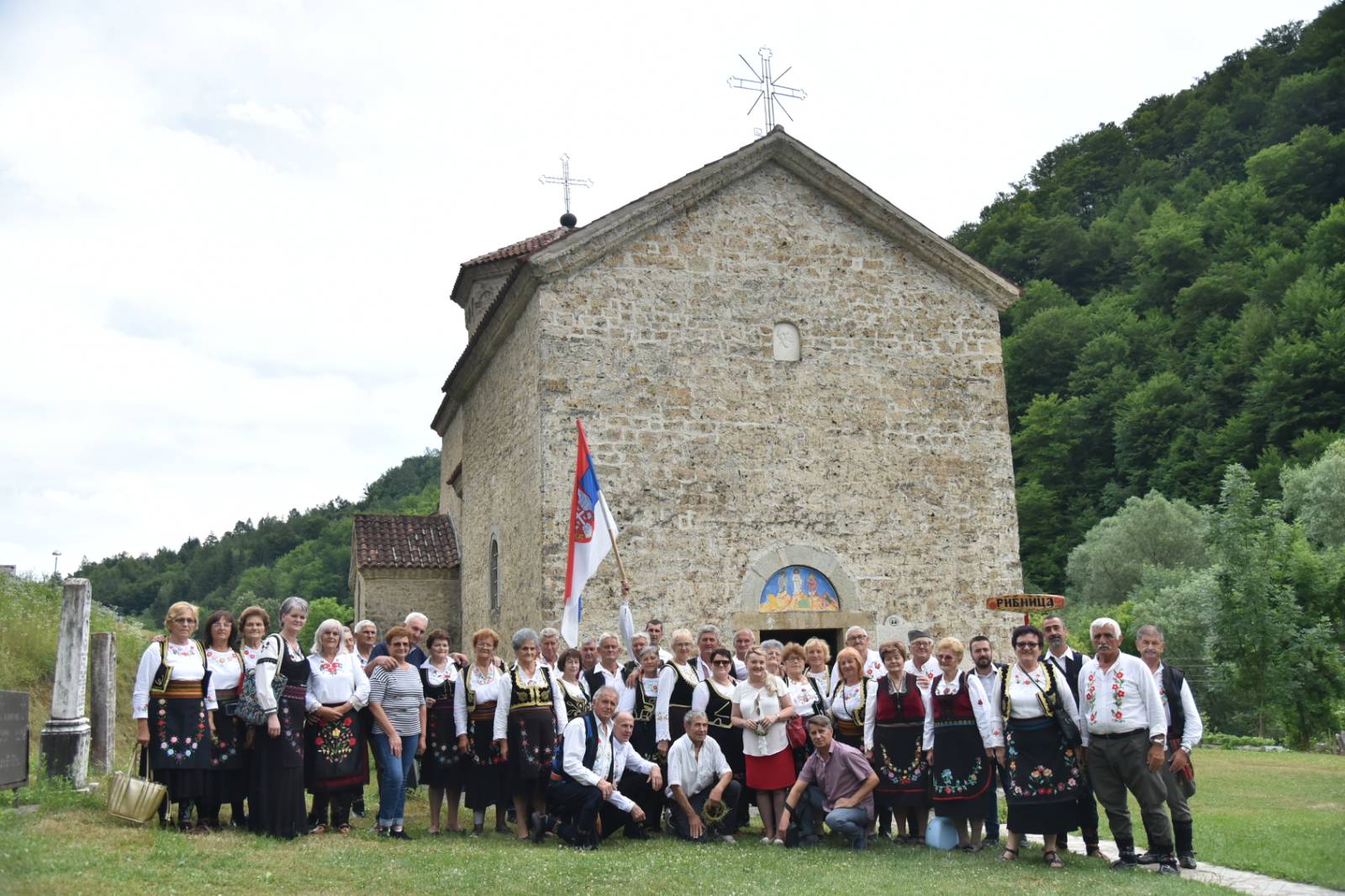 viber_slika_2024-06-27_22-11-00-903 Osmi sabor  „Svete trojice“ u Pridvorici okupio brojne pevačke grupe i čuvare tradicije