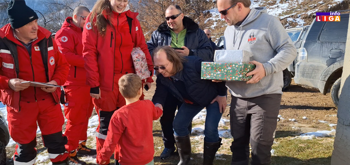 IL-4x4-hilfe-humanitarci Humanitarci iz Austrije i Nemačke i Crveni krst obradovali mališane Ivanjice (VIDEO)