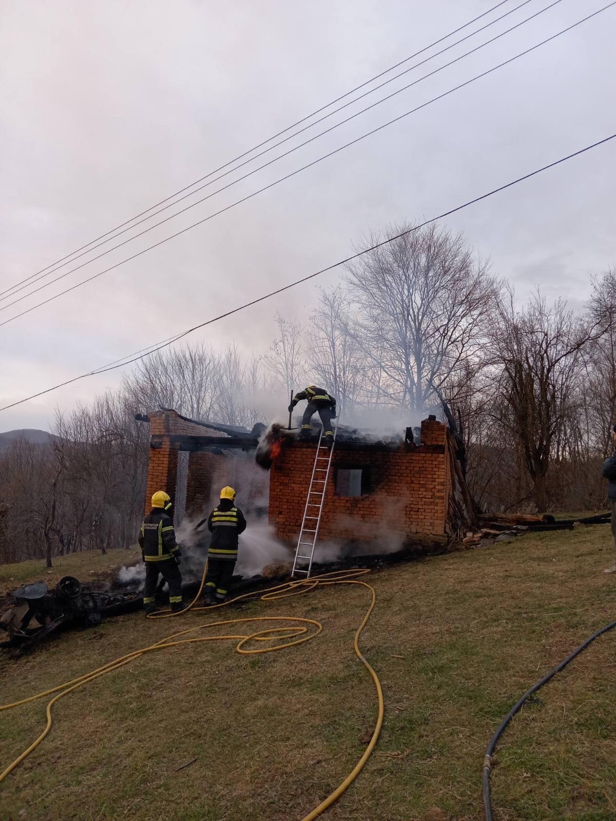 IMG_5542 Požar u zaseoku Mana: Izgorela štala, nema povređenih