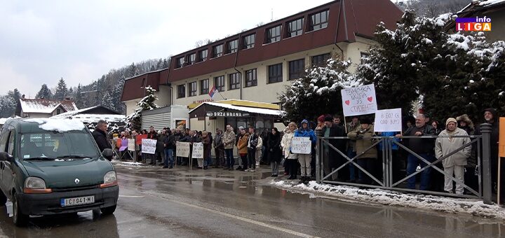 IL-Protesti-Ivanjica-18.2.2025 Prosvetari danas ispred OŠ ''Milinko Kušić'' (VIDEO)