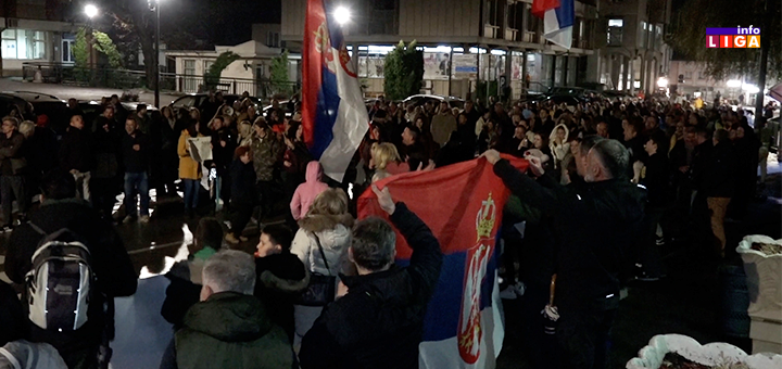 IL-Buka-ispred-opstine-Ivanjica Protestna šetnja i buka u Ivanjici (VIDEO)