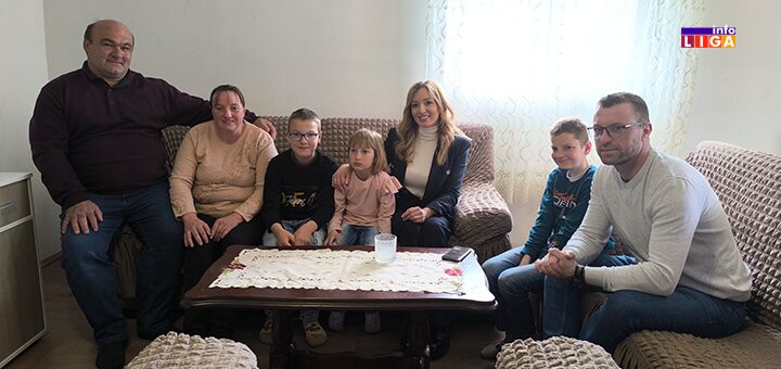 IL-Porodica-Pantovic Pod Golijom 14 mališana, a još troje na putu – poseta pomoćnice ministarke porodicama u Ocrtenu i Koritniku (VIDEO)