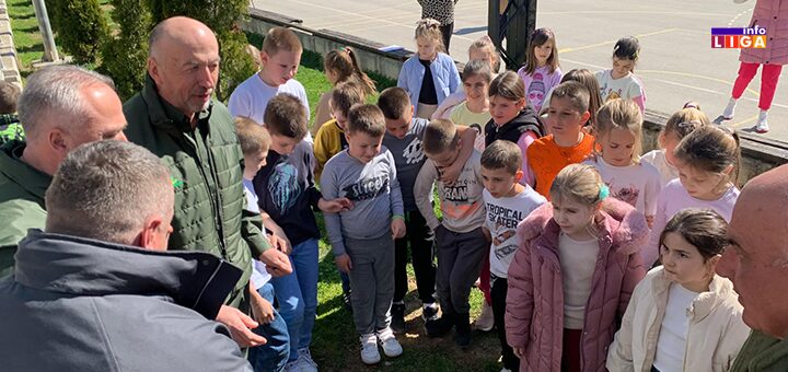 IL-SG-Golija-i-OK-Kirilo-Savic-sadnja-drveca-deca ŠG ''Golija'' obeležilo Svetski dan šuma sadnjom drveća u ivanjičkim školama (VIDEO)