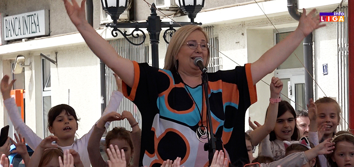 IL-Leontina-Ivanjica-1 Leontina pesmom obradovala najmlađe Ivanjičane (VIDEO)