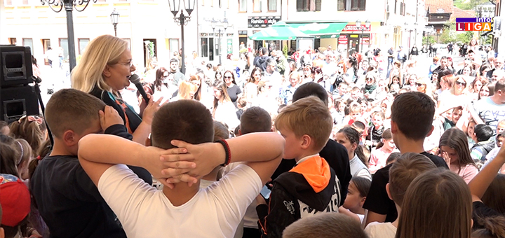 IL-Leontina-Ivanjica-naslovna- Leontina pesmom obradovala najmlađe Ivanjičane (VIDEO)