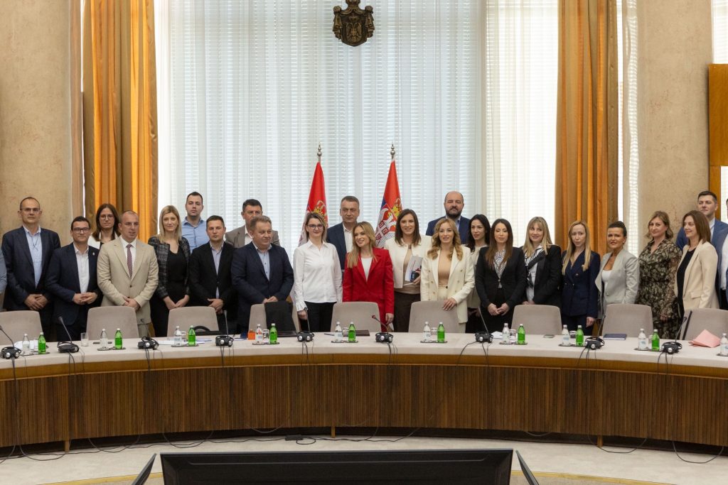 viber_slika_2025-04-16_15-15-18-844-1024x683-1 Ivanjici osam miliona dinara za podršku nezaposlenim porodiljama, ličnim pratiocima i novorođenoj deci (VIDEO)