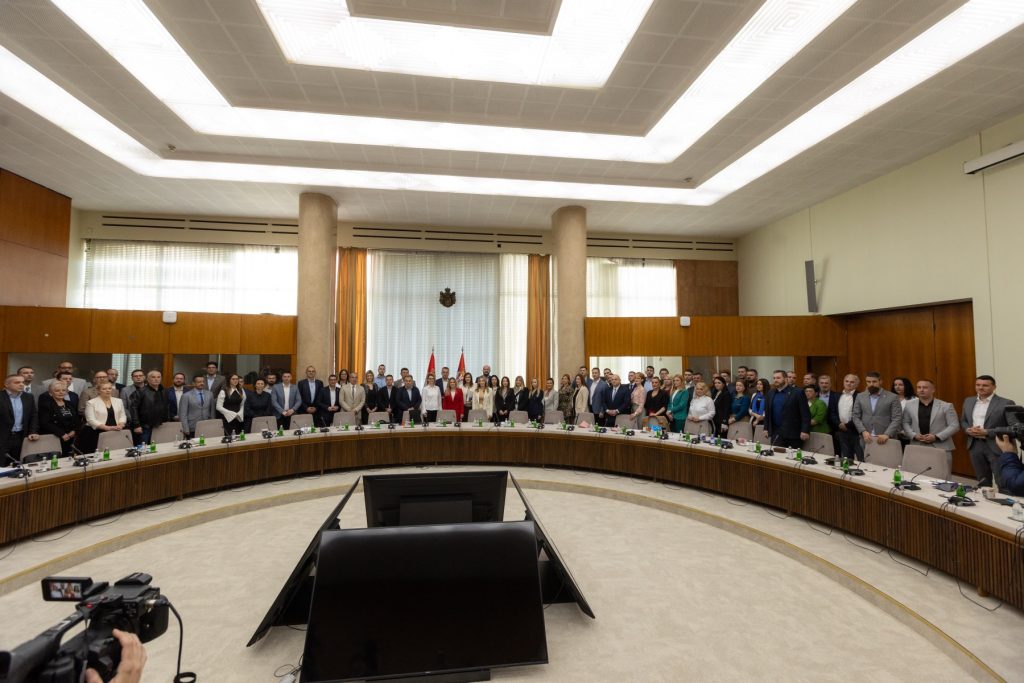 viber_slika_2025-04-16_15-15-19-093-1024x683-1 Ivanjici osam miliona dinara za podršku nezaposlenim porodiljama, ličnim pratiocima i novorođenoj deci (VIDEO)