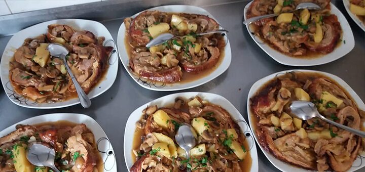 IL-KVIN-1-pecenje-2 „KVIN – ukus koji se pamti, tradicija koja se poštuje!“