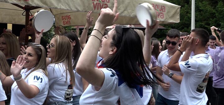 IL-Maturanti-slavlje Maturanti Gimnazije proslavili kraj školske godine (VIDEO)