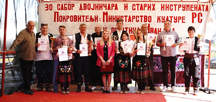 IL-Nagradjeni-30.-sabor-dvojnicara-i-starih-instrumenata-Javor Pehari za prva mesta sa 30. Javorskog sabora otišli u Prijepolje!