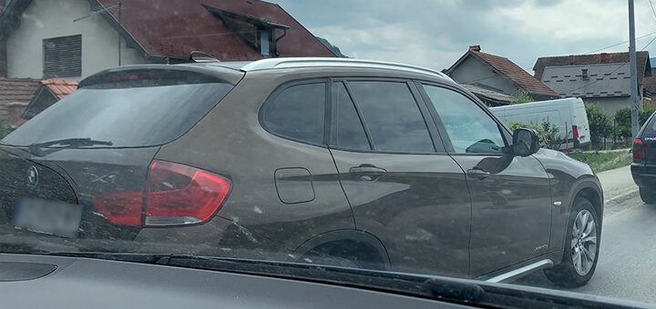 IL-Nepostovanje-saobracaja-1 Sudar dva automobila na Senjaku