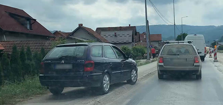IL-Nepostovanje-saobracaja-3 Sudar dva automobila na Senjaku