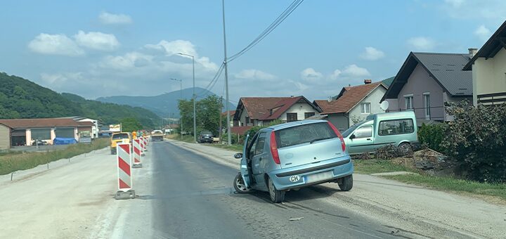 IL-Nezgoda-Ivanjica-1 Sudar dva automobila na Senjaku