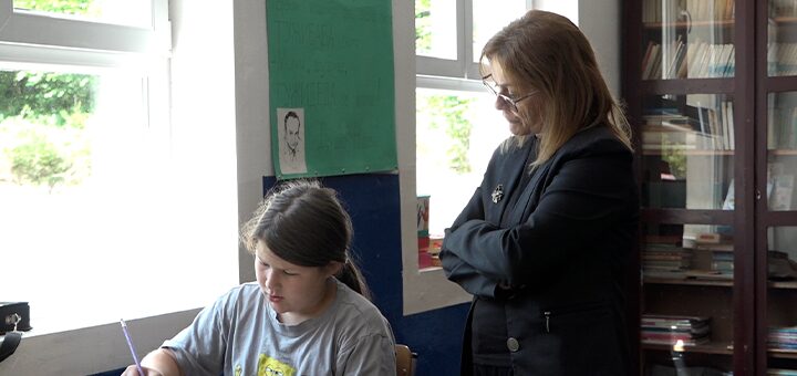 IL-SNEZANA-PROKOVIC Učiteljica Snežana – žena koja je troje dece rodila, jedno izabrala srcem, a stotine podučila ljubavlju (VIDEO)