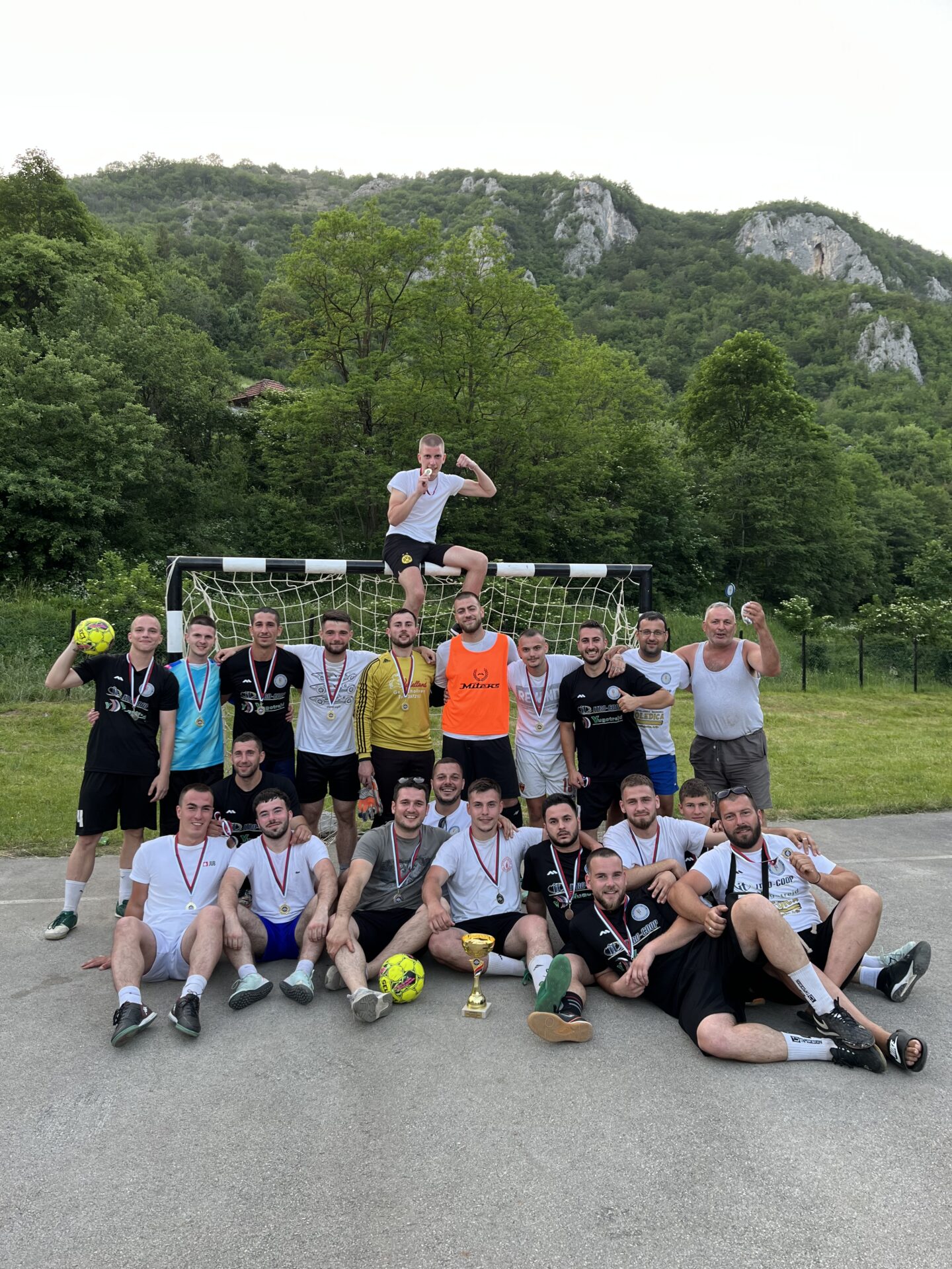 image0-1 Turnir u malom fudbalu u Močiocima okupio 12 ekipa i sjajnu publiku – prvo mesto odnela Velika Župa (VIDEO)