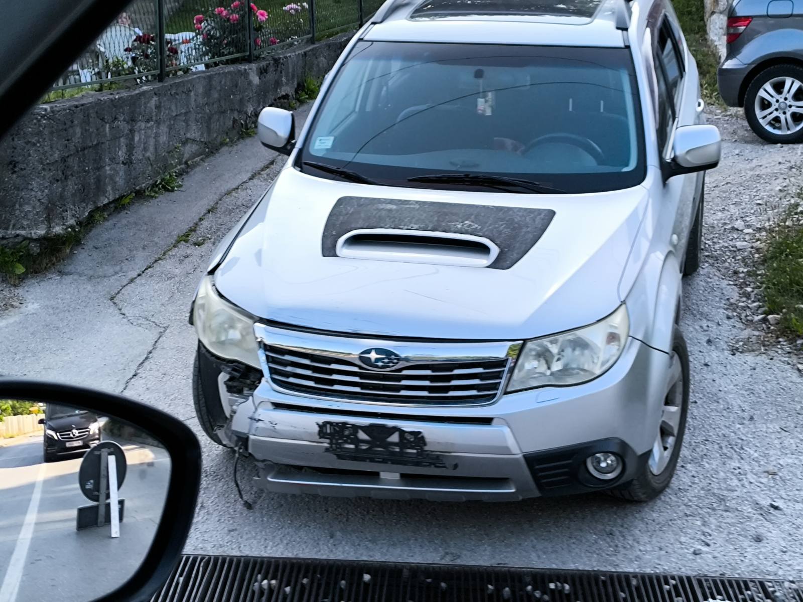 viber_slika_2025-06-09_17-07-35-631 Nezgoda na ulazu u Ivanjicu: Motorista završio na kolovozu nakon sudara sa automobilom