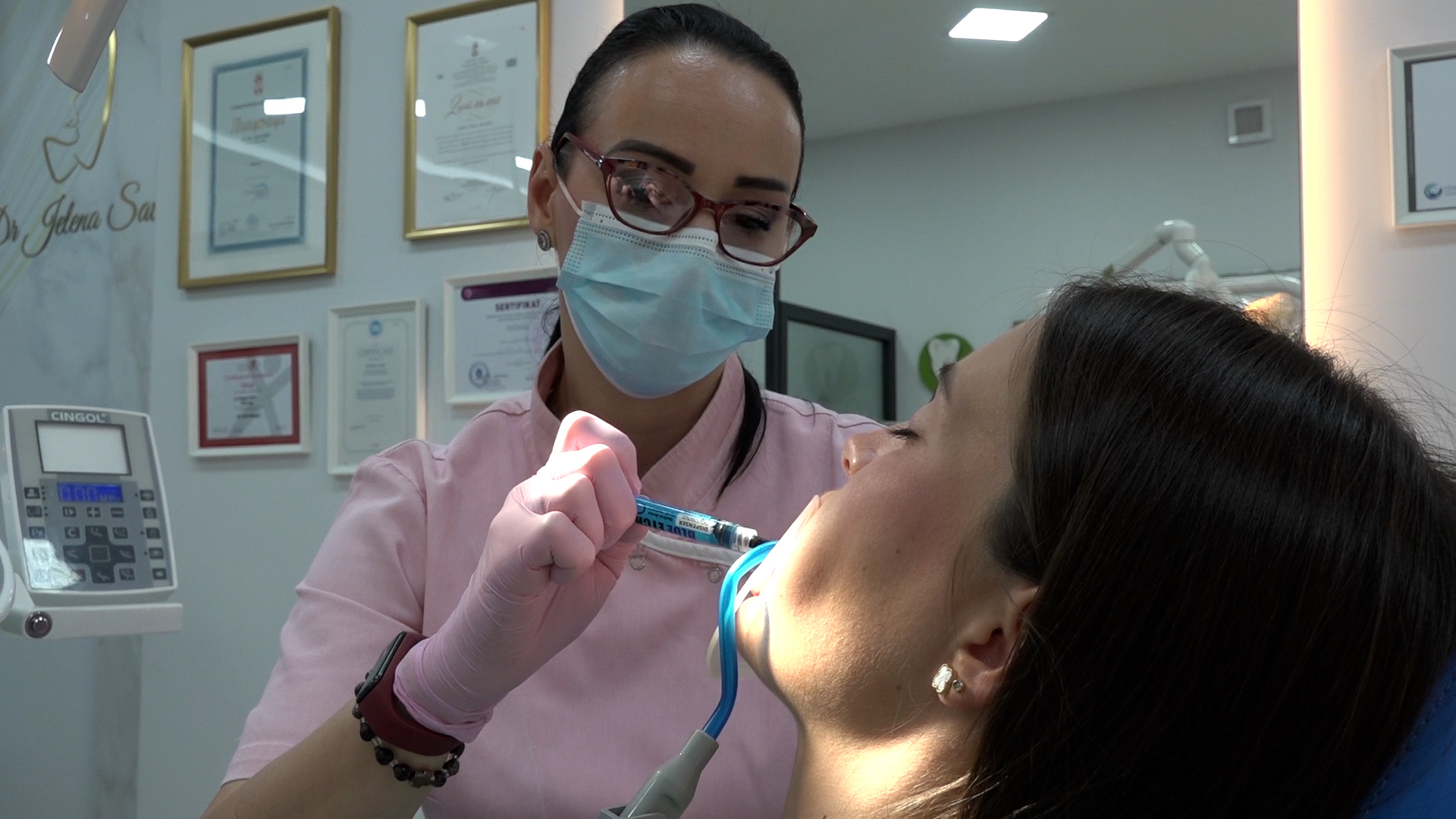 03543.MTS_.00_00_06_33.Still001 Dobrodošli u stomatološku ordinaciju "JS Dental Aesthetic" (VIDEO)