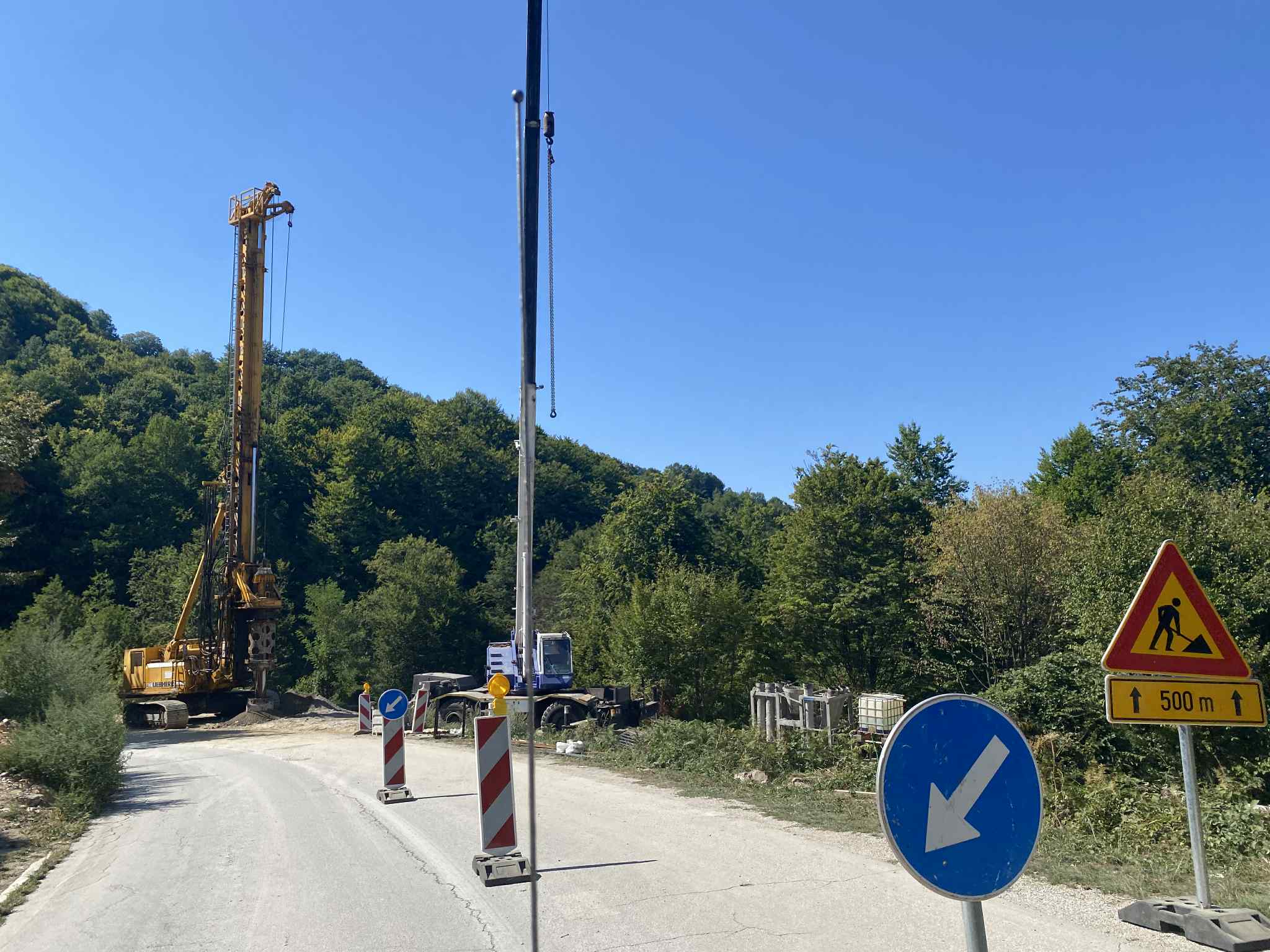 34d2268c-2952-4121-a102-81dd4ee0ad42 Rehabilitacija i unapređenje bezbednosti saobraćaja na državnom putu Ivanjica - Sjenica