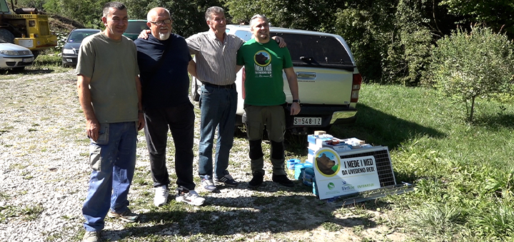 IL-Med-i-mede-Ivanjica Električne ograde štite domaćinstva od medveda: Nova faza projekta u tri okruga (VIDEO)