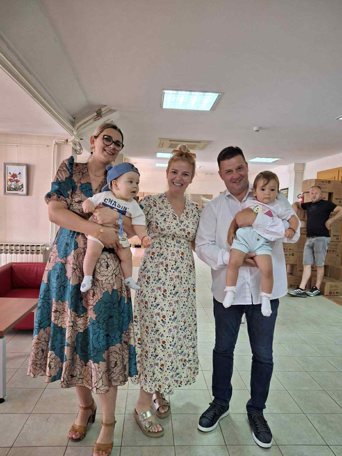 IL-Sedista-za-decu-Lucane-2 Lučani nastavljaju sa podrškom porodicama – podeljena dečija sedišta, nove mere pomoći