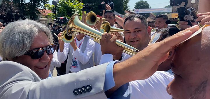 IL-kicenje-trubaca-Boban-Markovic Pobenici 64. Dragačevskog sabora trubača u Guči