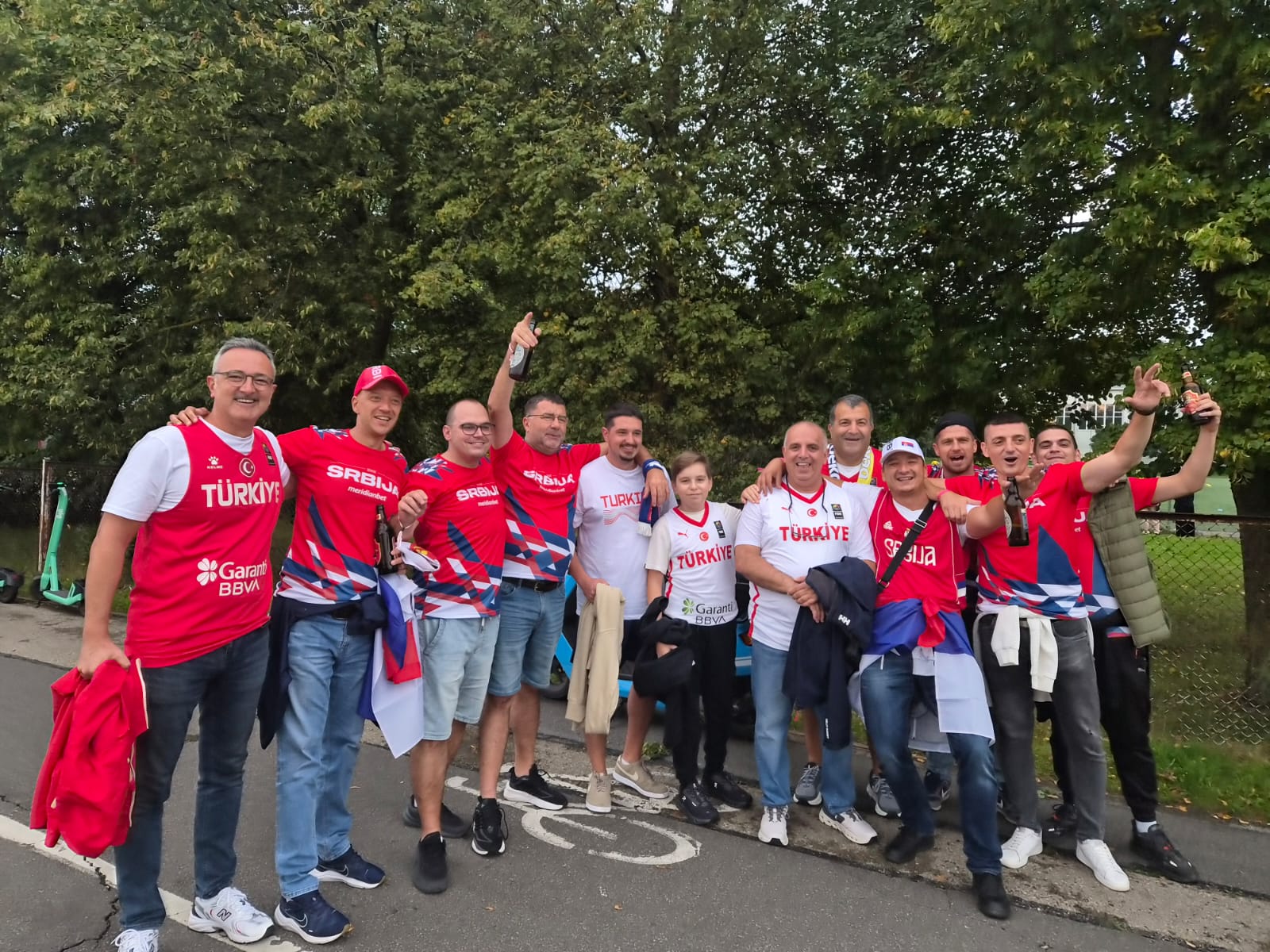 CETVRTAK-NASLOVNA Kada Meridian vodi – Riga postaje domaći teren! Pogledajte kako su se Srbi proveli na utakmici Srbija – Turska (VIDEO)