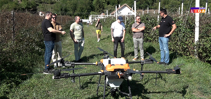 IL-dron-u-malinjaku-2 Dronovi u službi poljoprivrede – predavanje i praktičan prikaz u Ivanjici (VIDEO)