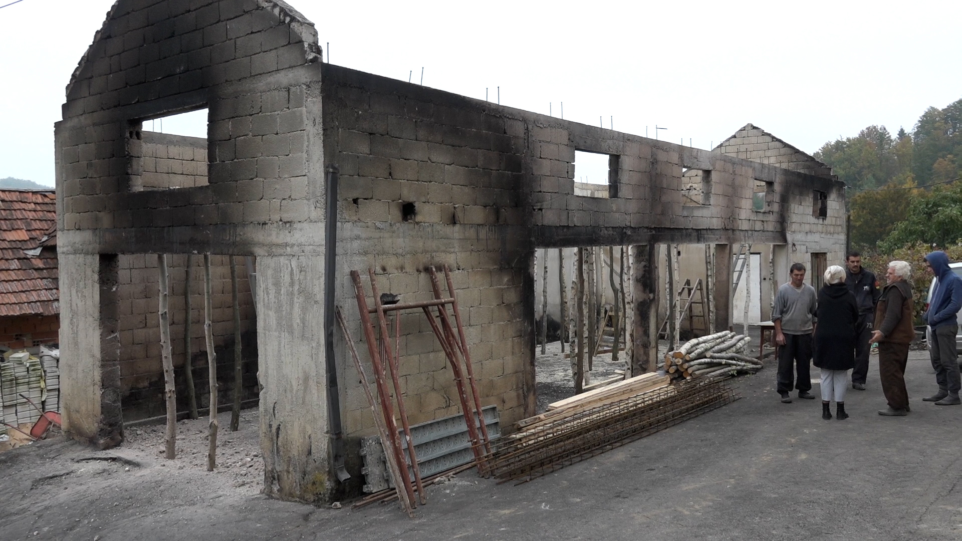 00074.MTS_.00_00_06_25.Still001 Najvrednijem domaćinu izgoreo ceo životni rad – Roćko ostao bez svega, pomoć izostala (VIDEO)