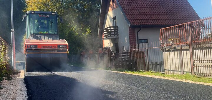 IL-Asfaltiranje-Kusici Privode se kraju radovi na asfaltiranju u centru Kušića (VIDEO)