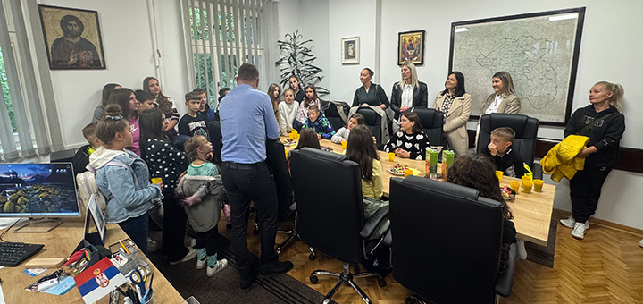 IL-Decija-nedelja-prijem-kod-predsednika-opstine-Ivanjica- Predsednik opštine Ivanjica priredio prijem osnovcima povodom Dečije nedelje (VIDEO)