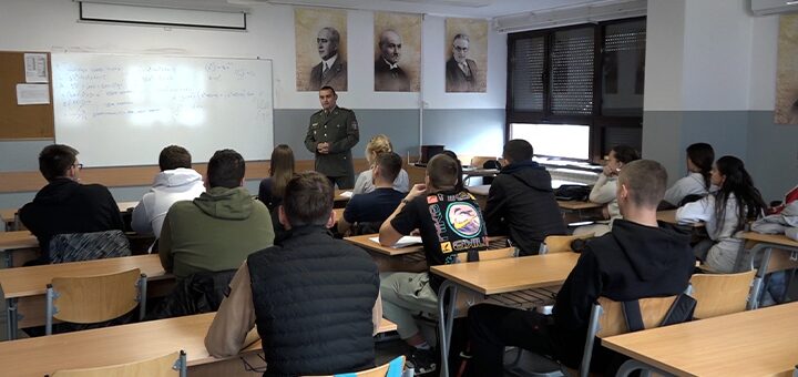 IL-Promocija-vojnog-roka-IC Promocija vojnog poziva održana u ivanjičkim srednjim školama (VIDEO)