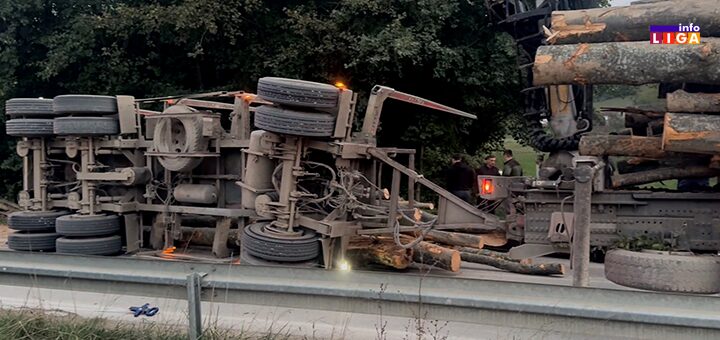 IL-Sticar-prevrnut-3-IC Horor scena kod Ivanjice: Prikolica kamiona se prevrnula i smrskala dva automobila (VIDEO)