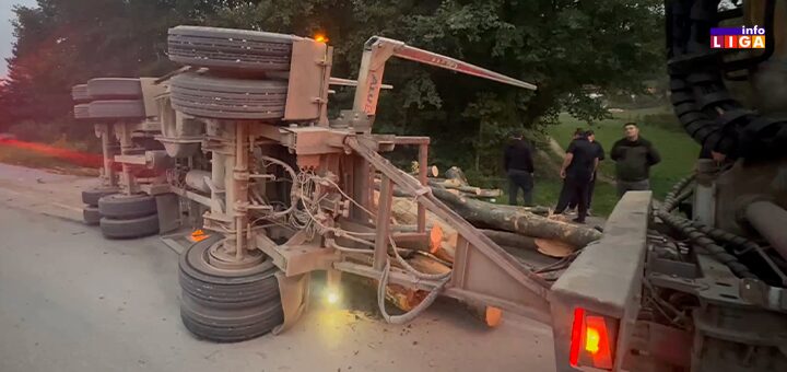 IL-Sticar-prevrnut-Ivanjica Horor scena kod Ivanjice: Prikolica kamiona se prevrnula i smrskala dva automobila (VIDEO)