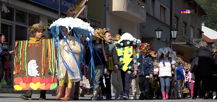 IL-jesenji-karneval Mališani iz „Bajke“ doneli jesen u centar Ivanjice