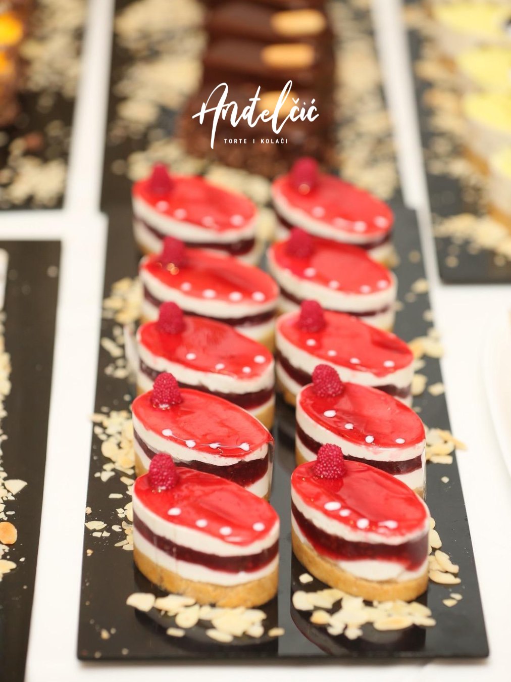 andjelcic-kolaci-3 Vi slavite, mi sladimo – poručite slavske kolače iz poslastičarnice „Anđelčić“