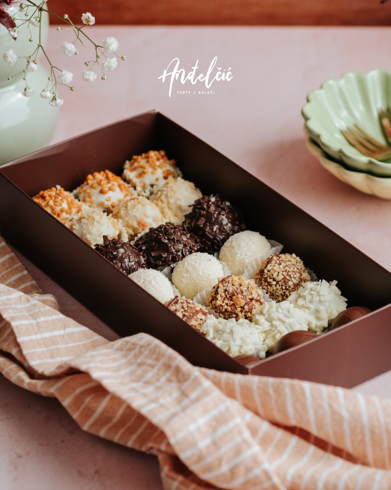 andjelcic-kolaci-8 Vi slavite, mi sladimo – poručite slavske kolače iz poslastičarnice „Anđelčić“