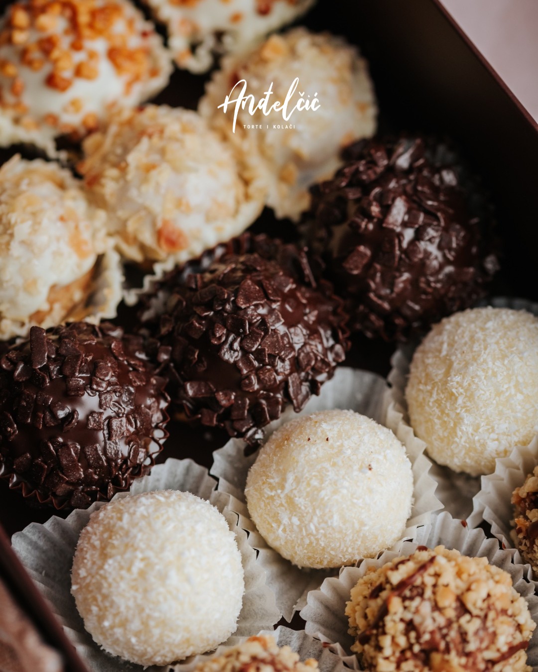 andjelcic-kolaci-9b Vi slavite, mi sladimo – poručite slavske kolače iz poslastičarnice „Anđelčić“
