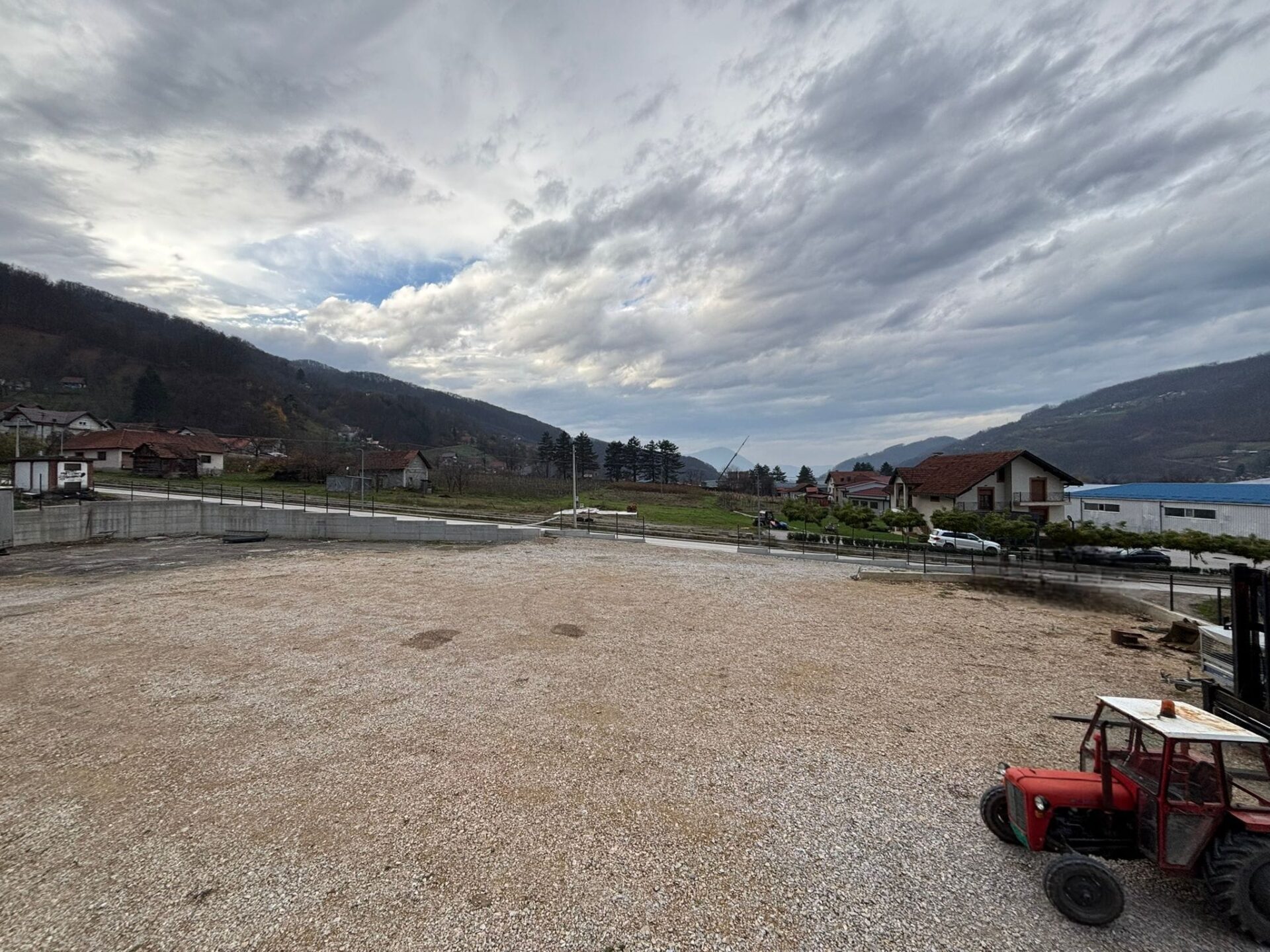 IMG-20251121-WA0062 Izdaje se plac u industrijskoj zoni na Senjaku