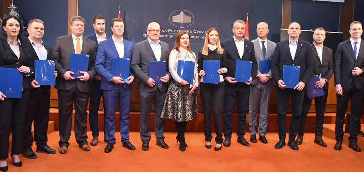 IL-Potpisivanje-ugovora Ivanjica dobila više od 31 milion dinara za rekonstrukciju pristupnog puta u naselju Šume