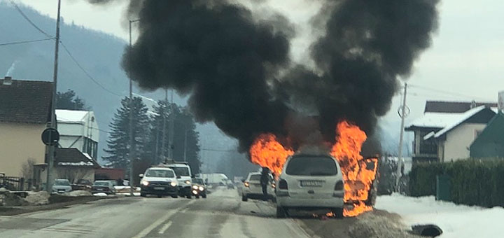 IL-gori-auto-pozar Automobil se zapalio u vožnji na putu Ivanjica–Arilje, kod Satelitske stanice