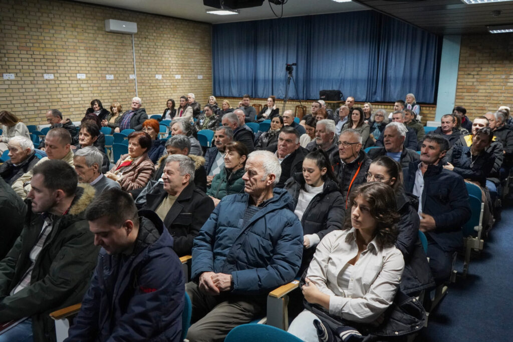 2-1024x683 Promovisana monografija „Rodbina i familija Peruničića iz Dajića“ u prepunoj Plavoj sali