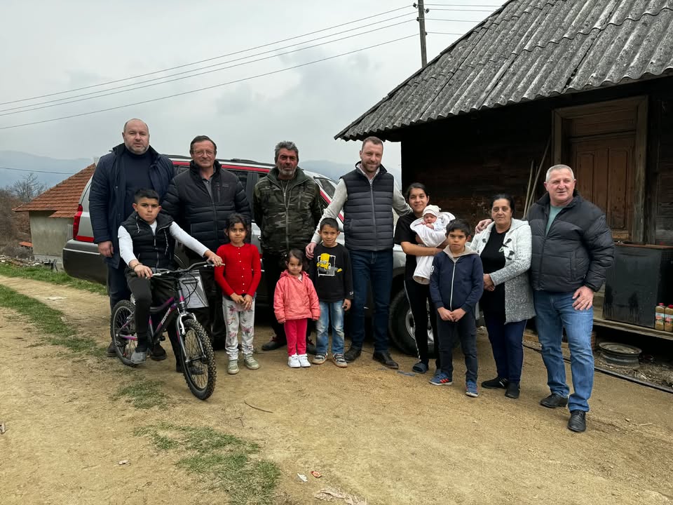 648395495_1388470636650506_3626825268661852519_n DEČJI OSMESI SA GOLIJE POKRENULI DOBRE LJUDE: Počinje akcija pomoći porodici Metić (VIDEO)