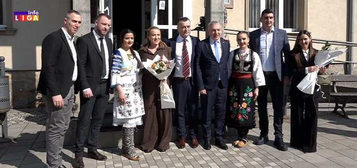 IL-Poseta-ministarke-Paunovic-i-otvaranje-skupstinske-sale-Ivanjica Ministarka Snežana Paunović otvorila novu skupštinsku salu u Ivanjici, ulaganje 17 miliona dinara (VIDEO)