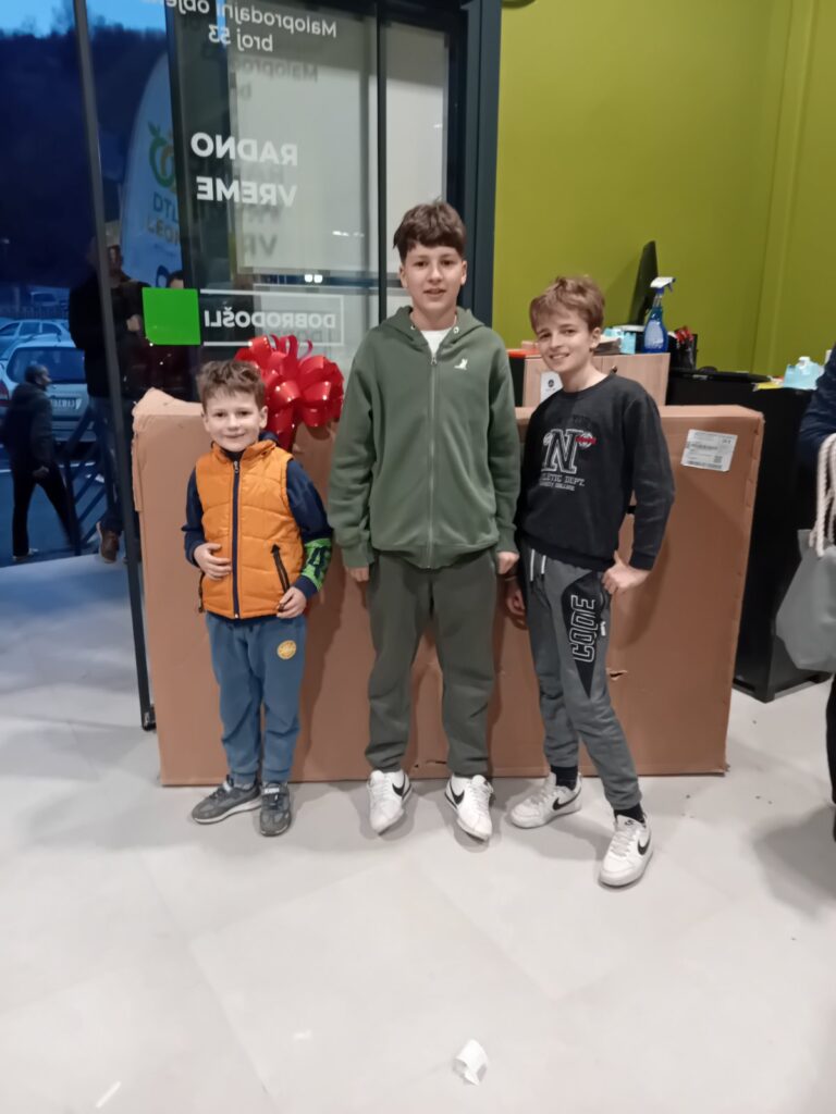 IMG-1dad0af64fac1c84735ef1046c5a83d4-V-768x1024 Super diskont „Leon“ otvoren u bivšoj hali Javor u Ivanjici : „Uporedi uštedi“ (VIDEO)